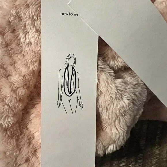 Calvin Klein Light Pink Infinity Scarf (very Soft) - Picture 7 of 7